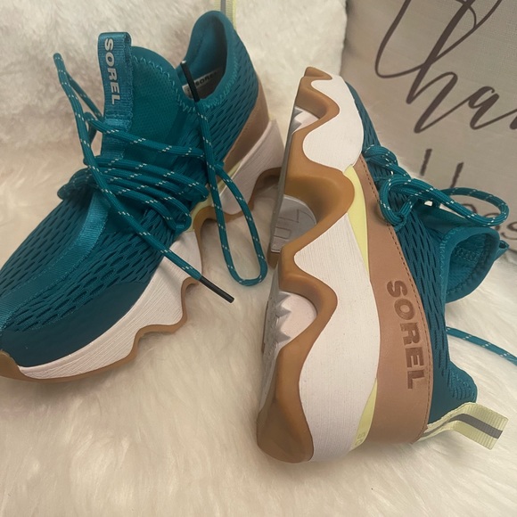 Very comfortable sneakers, worn 1 time - Picture 1 of 5